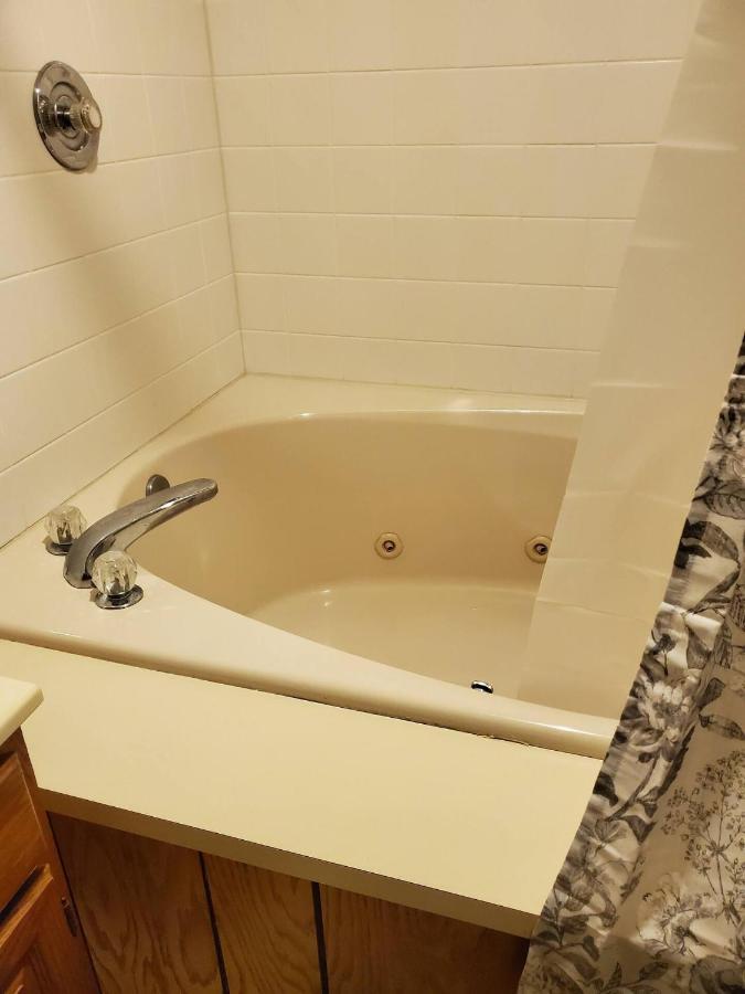 Glenwood & Conference Center 2*