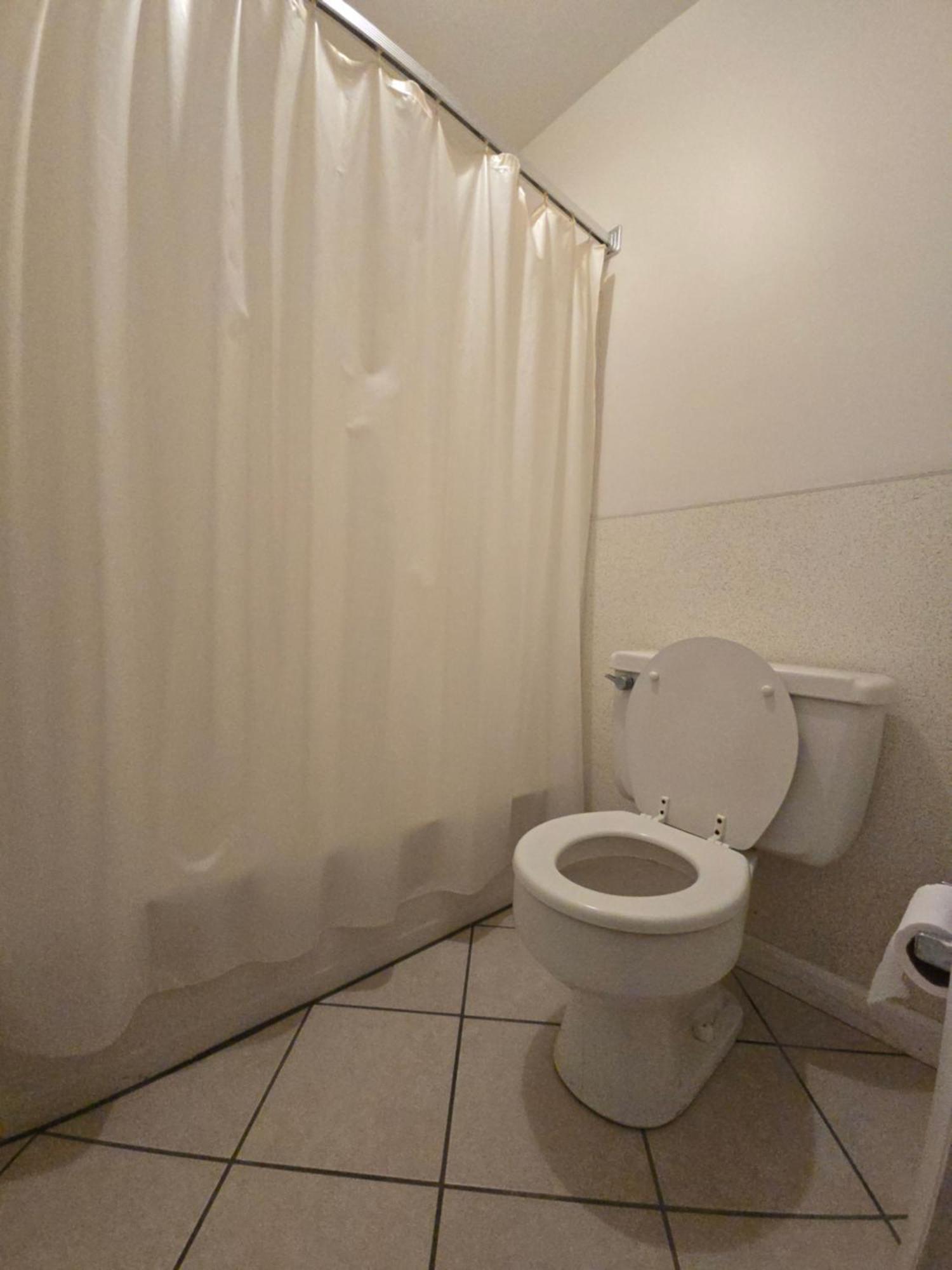 Hotel Glenwood & Conference Center 2*