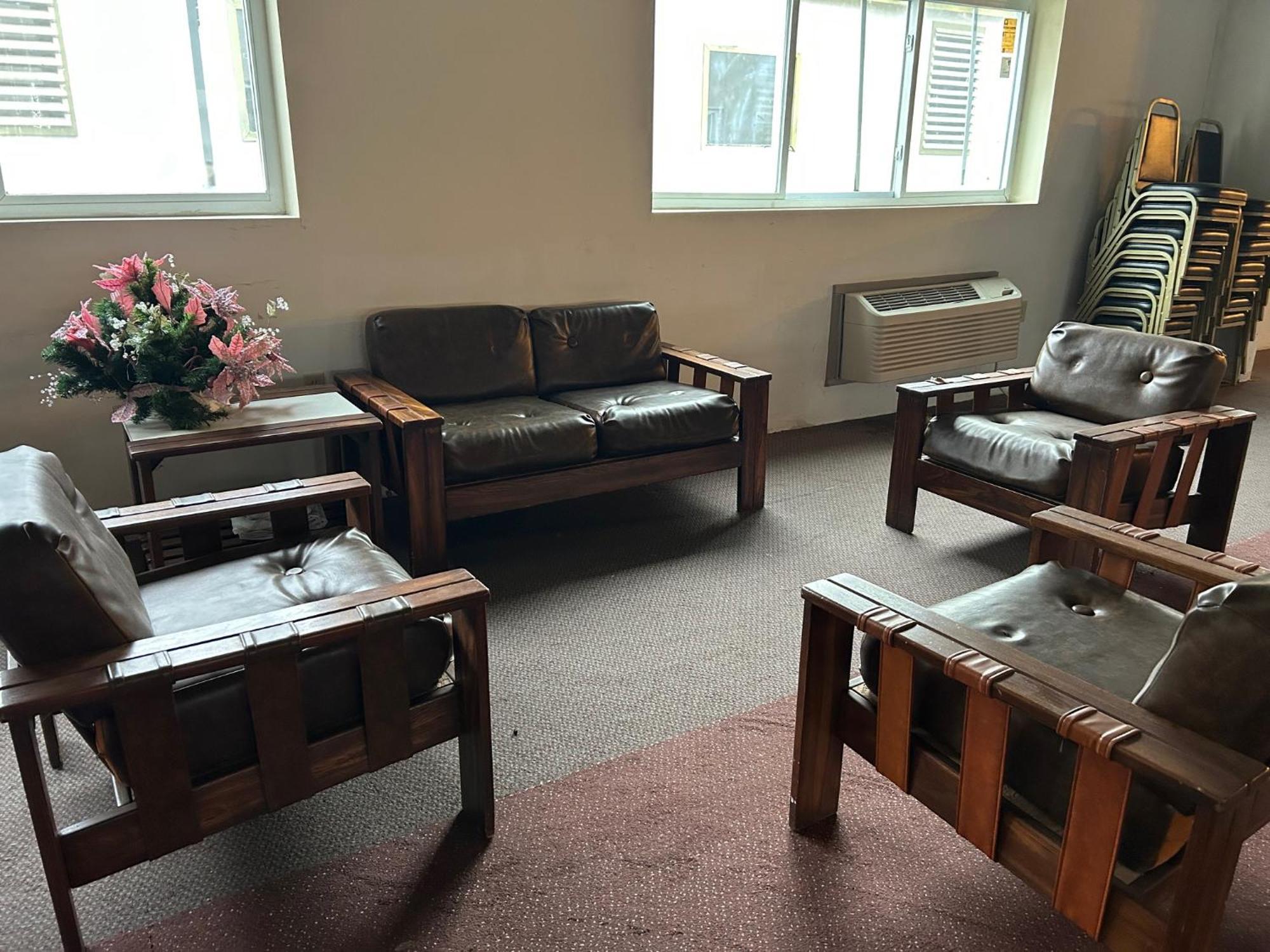 Glenwood & Conference Center Hotel 2*